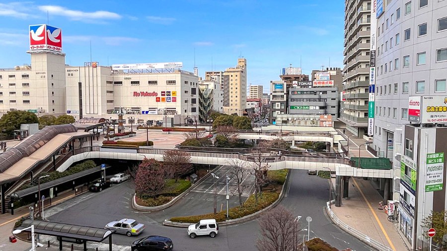 千葉県 船橋市の駅前風景